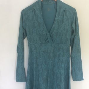 Patagonia botanical blue activewear midi dress